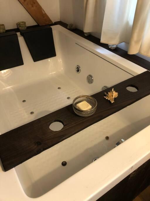 Cosy Cabane Boise Solaire, Balneo Bath Et Toilette Seche A La Ferme มีมีซ็อง ภายนอก รูปภาพ